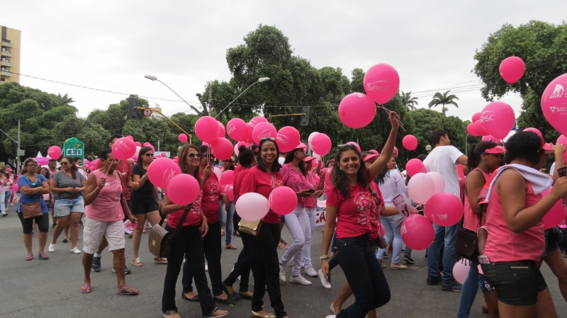 Caminhada encerra atividades do Outubro Rosa em Governador Valadares