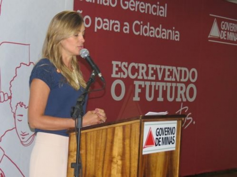 Anastasia assina ordem de início das obras do Hospital Regional de Valadares