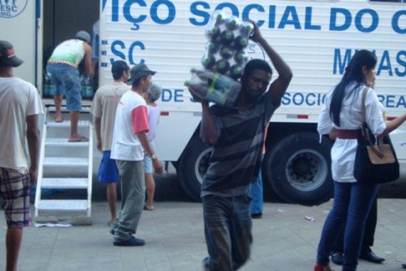 Sistema Fecomércio Minas, SESC, SENAC e o Sindicomércio doam alimentos para as vítimas da enchente