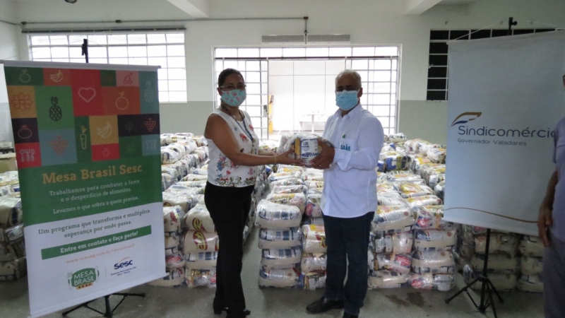 Sindicomércio realiza doação de 750 cestas básicas